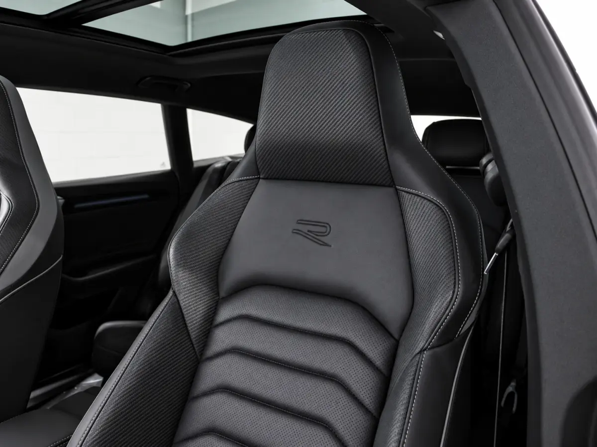 1.4 TSI eHybrid R-Line | Panoramadak | Stoelmassage | Trekhaak