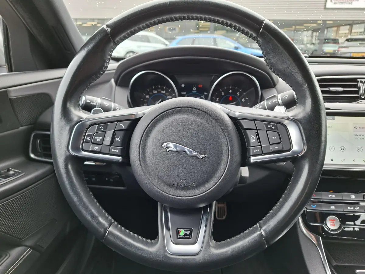 2.0t R-Sport COMPLEET JAGUAR DEALER ONDERHOUDEN! Origineel NL Auto