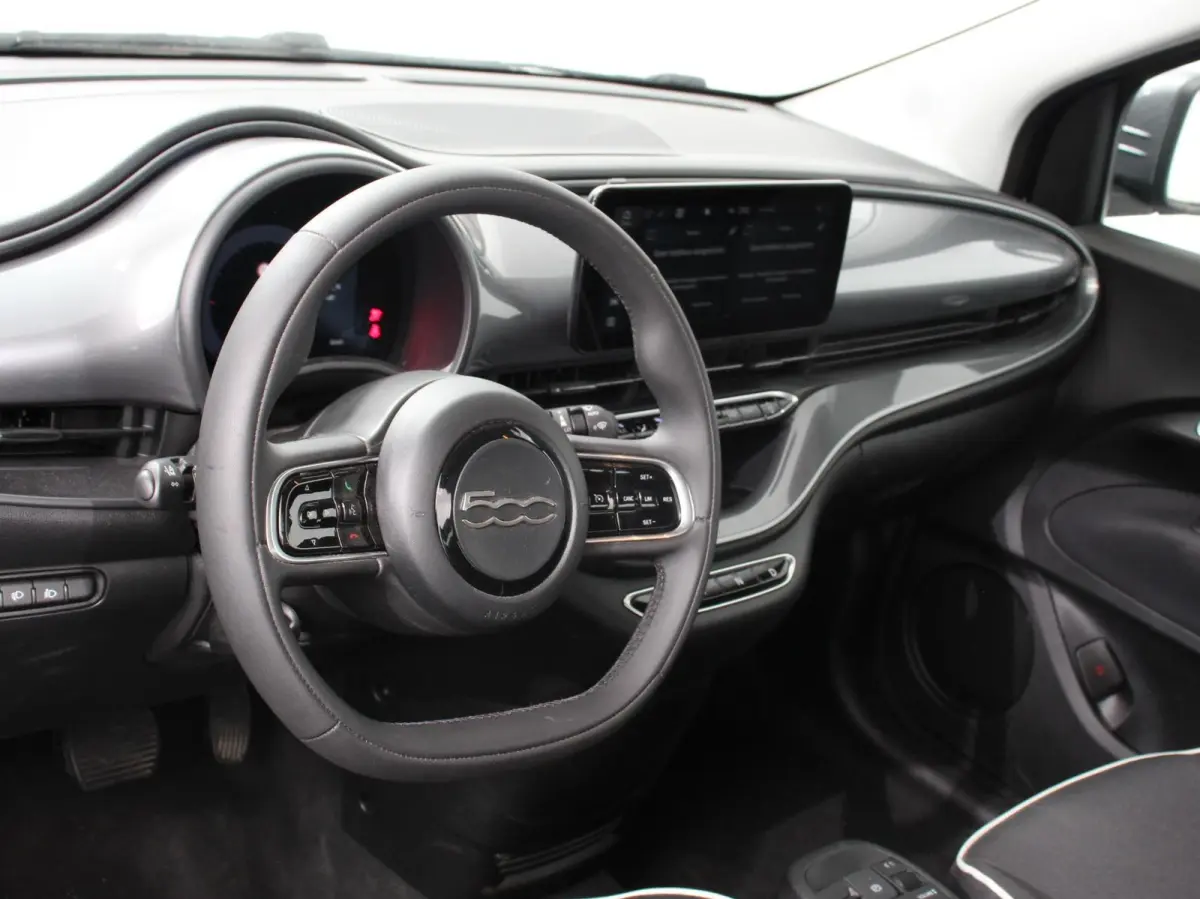Berline 42 kWh Automaat Climate control Cruise control Achteruitrijcamera Led Navigatie Apple Carplay/ Android Auto Lichtmetalen velgen Stoelverwarming