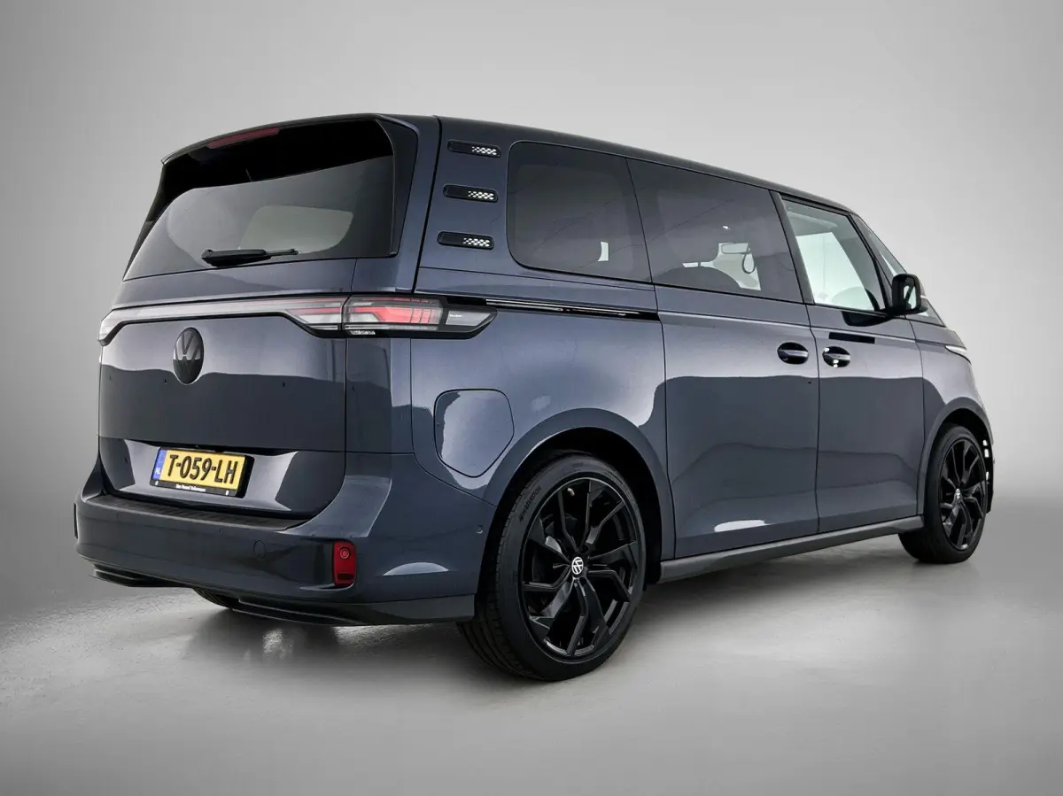 1st 77kWh | Elektrische schuifdeuren | Elektrische achterklep | Black Style | Navigatie | Stoelverwarming en Stuurwielverwarming | Trekhaak | IQ Light