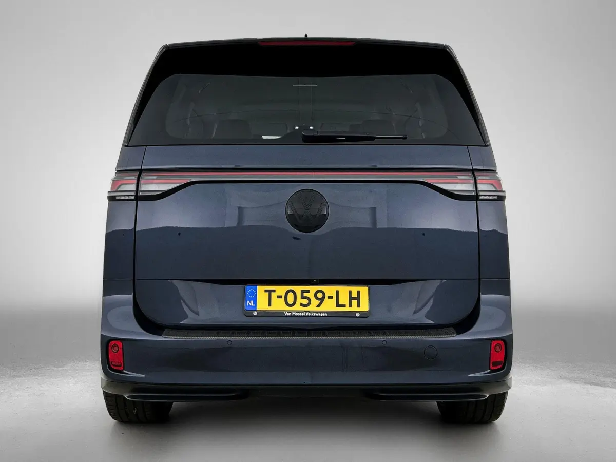 1st 77kWh | Elektrische schuifdeuren | Elektrische achterklep | Black Style | Navigatie | Stoelverwarming en Stuurwielverwarming | Trekhaak | IQ Light