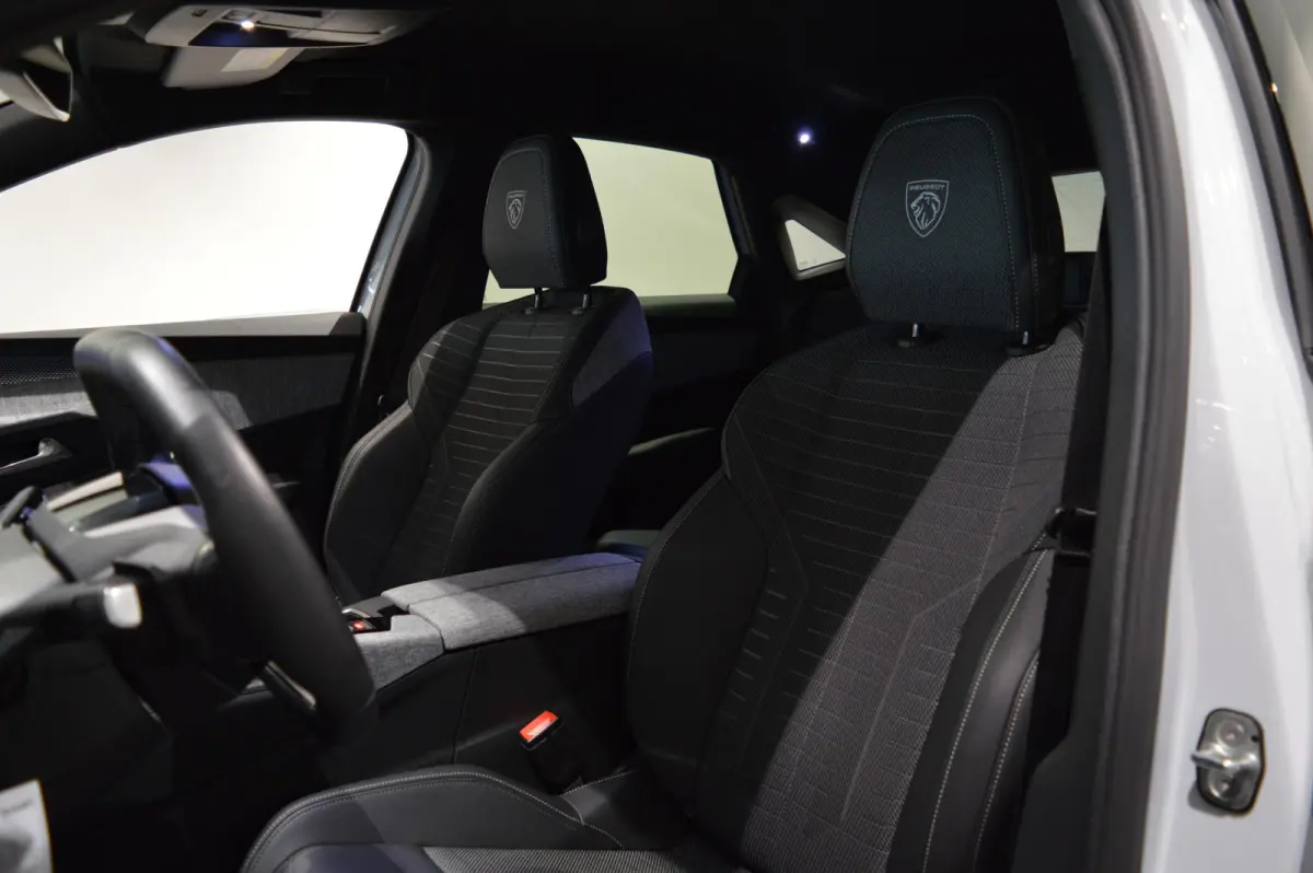 1.2 Hybrid 136 GT | Camera | Navigatie | Climate control | Apple Carplay/Android Auto
