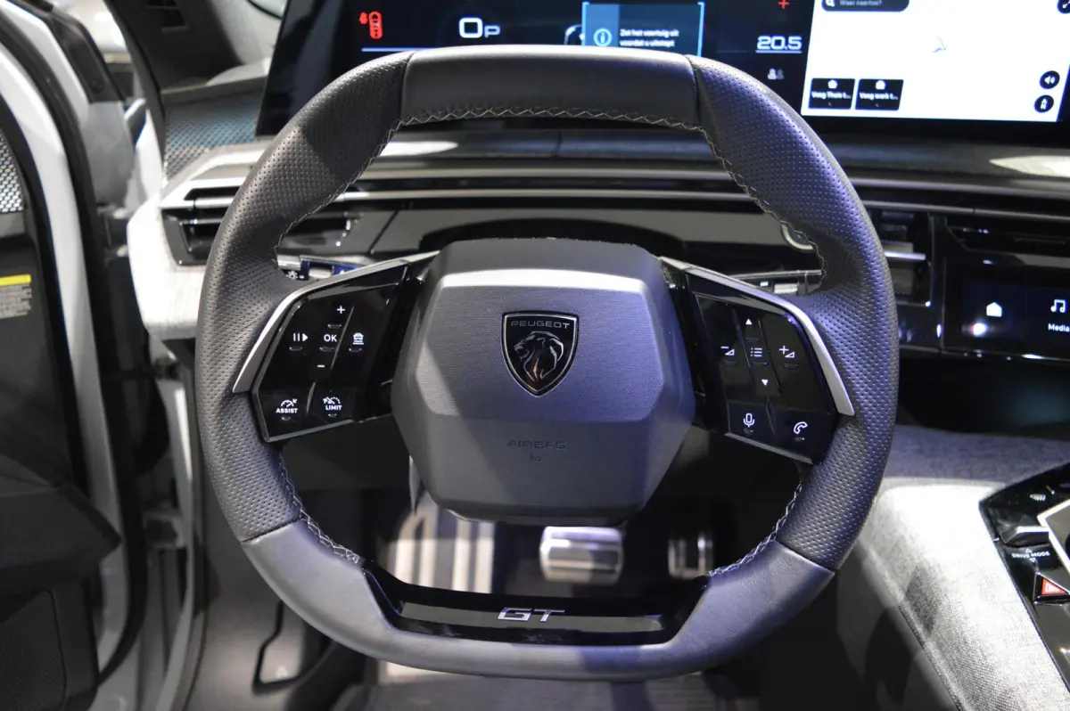 1.2 Hybrid 136 GT | Camera | Navigatie | Climate control | Apple Carplay/Android Auto
