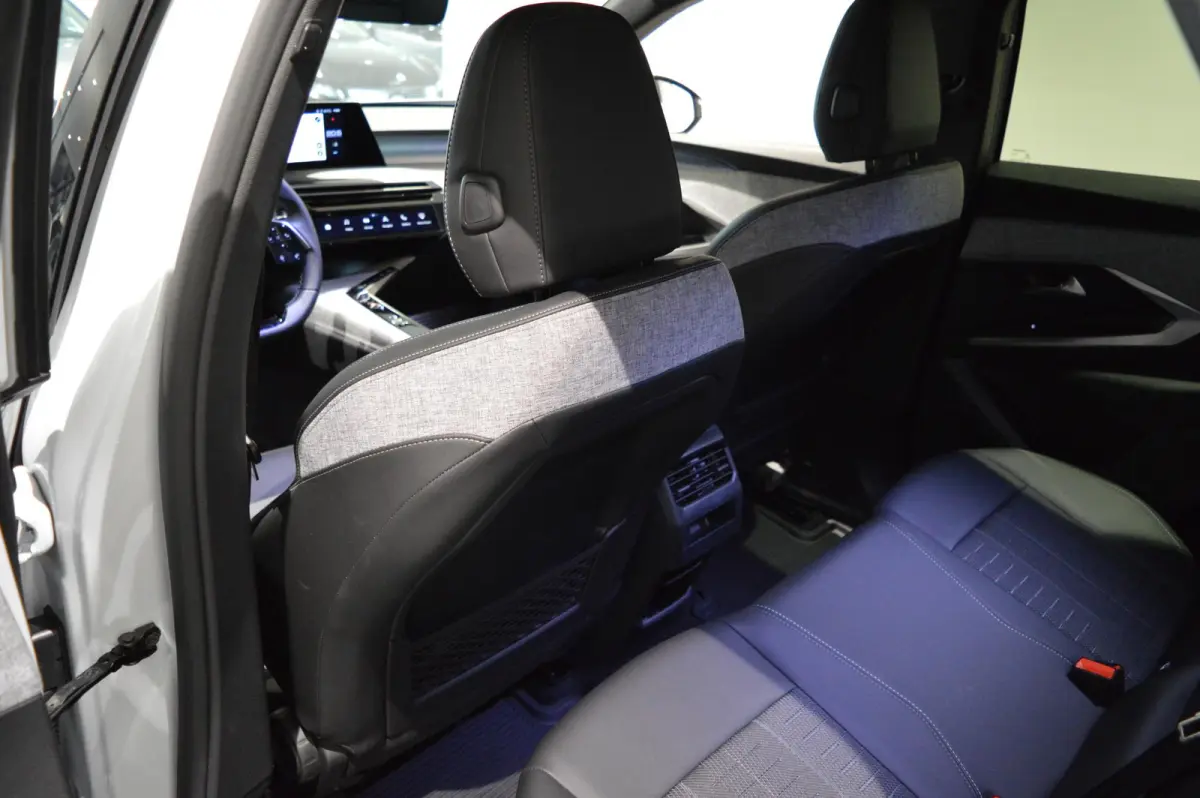 1.2 Hybrid 136 GT | Camera | Navigatie | Climate control | Apple Carplay/Android Auto