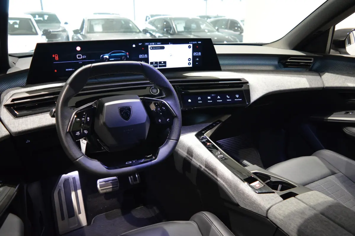 1.2 Hybrid 136 GT | Camera | Navigatie | Climate control | Apple Carplay/Android Auto