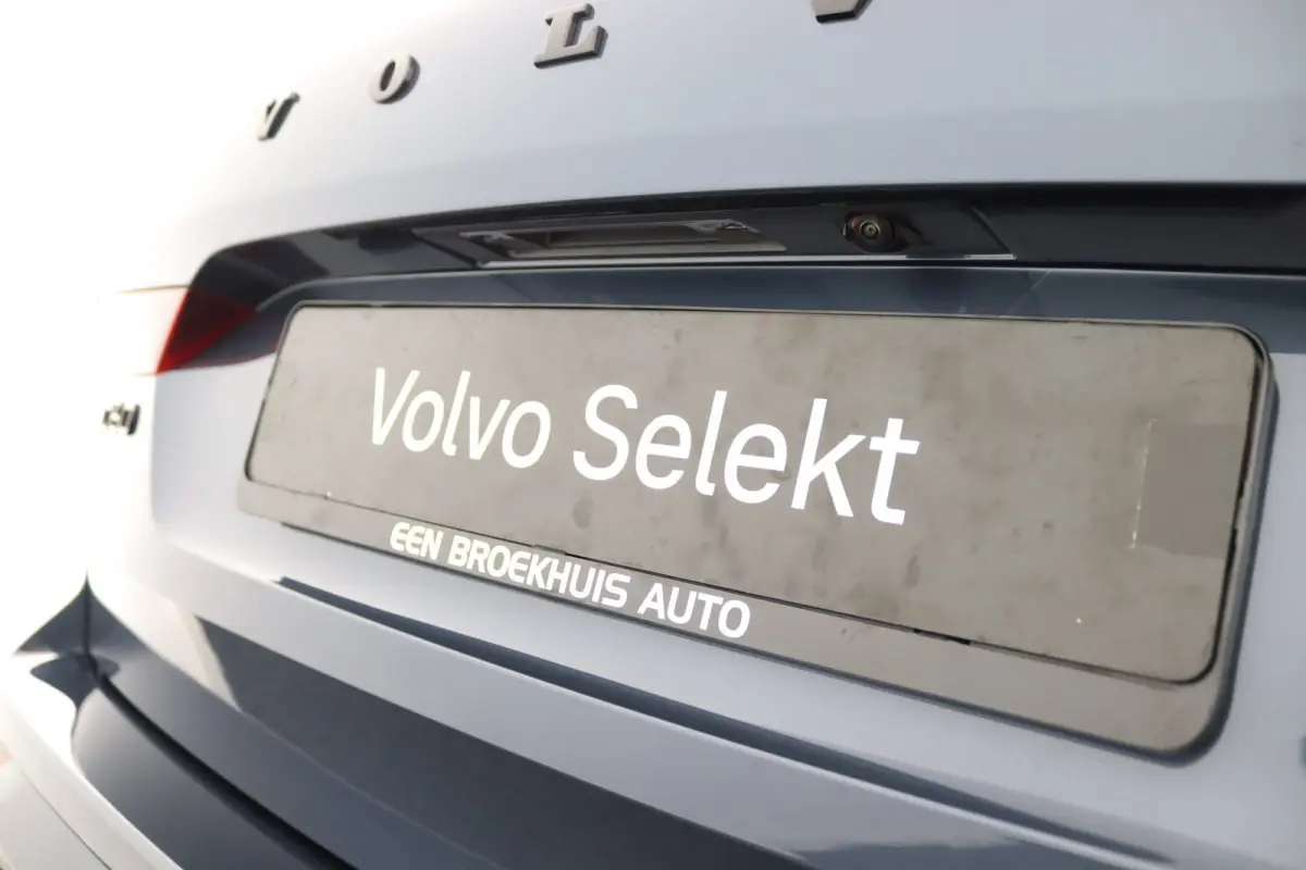 T6 AWD Ultra Black Edition | SoH 100% | Luchtvering | Trekhaak | Snel Beschikbaar | Harman/Kardon |