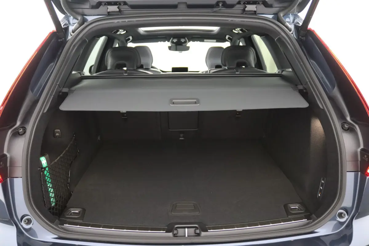 T6 AWD Ultra Black Edition | SoH 100% | Luchtvering | Trekhaak | Snel Beschikbaar | Harman/Kardon |