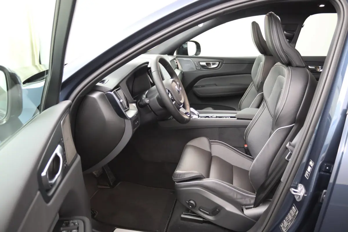 T6 AWD Ultra Black Edition | SoH 100% | Luchtvering | Trekhaak | Snel Beschikbaar | Harman/Kardon |