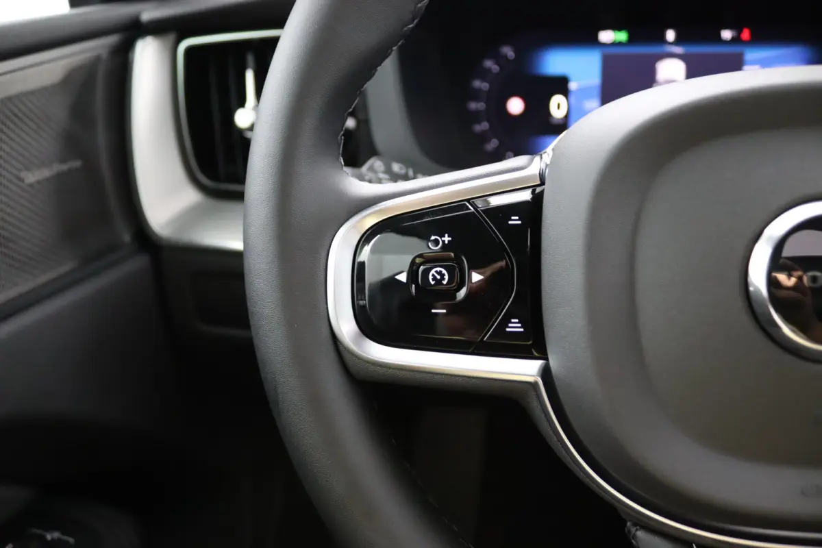 T6 AWD Ultra Black Edition | SoH 100% | Luchtvering | Trekhaak | Snel Beschikbaar | Harman/Kardon |