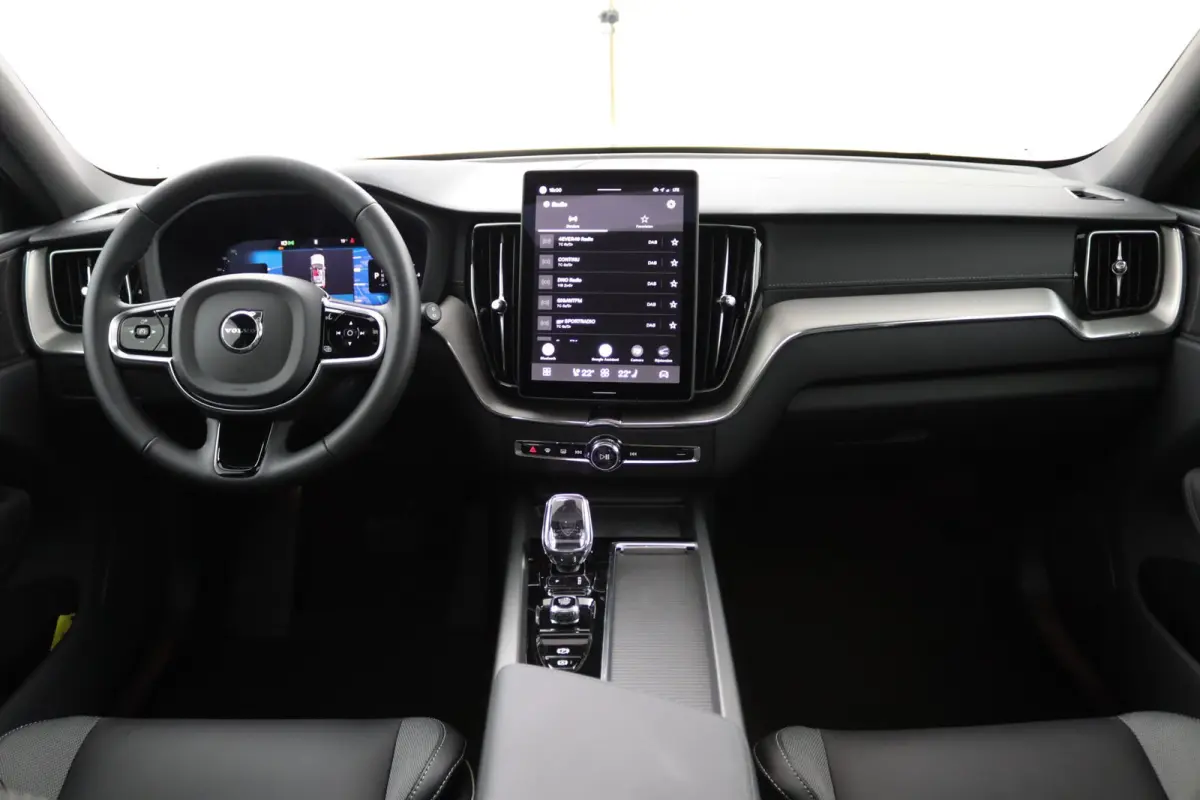 T6 AWD Ultra Black Edition | SoH 100% | Luchtvering | Trekhaak | Snel Beschikbaar | Harman/Kardon |