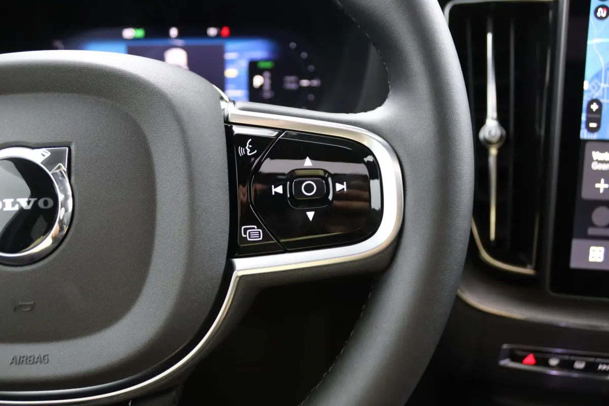 T6 AWD Ultra Black Edition | SoH 100% | Luchtvering | Trekhaak | Snel Beschikbaar | Harman/Kardon |