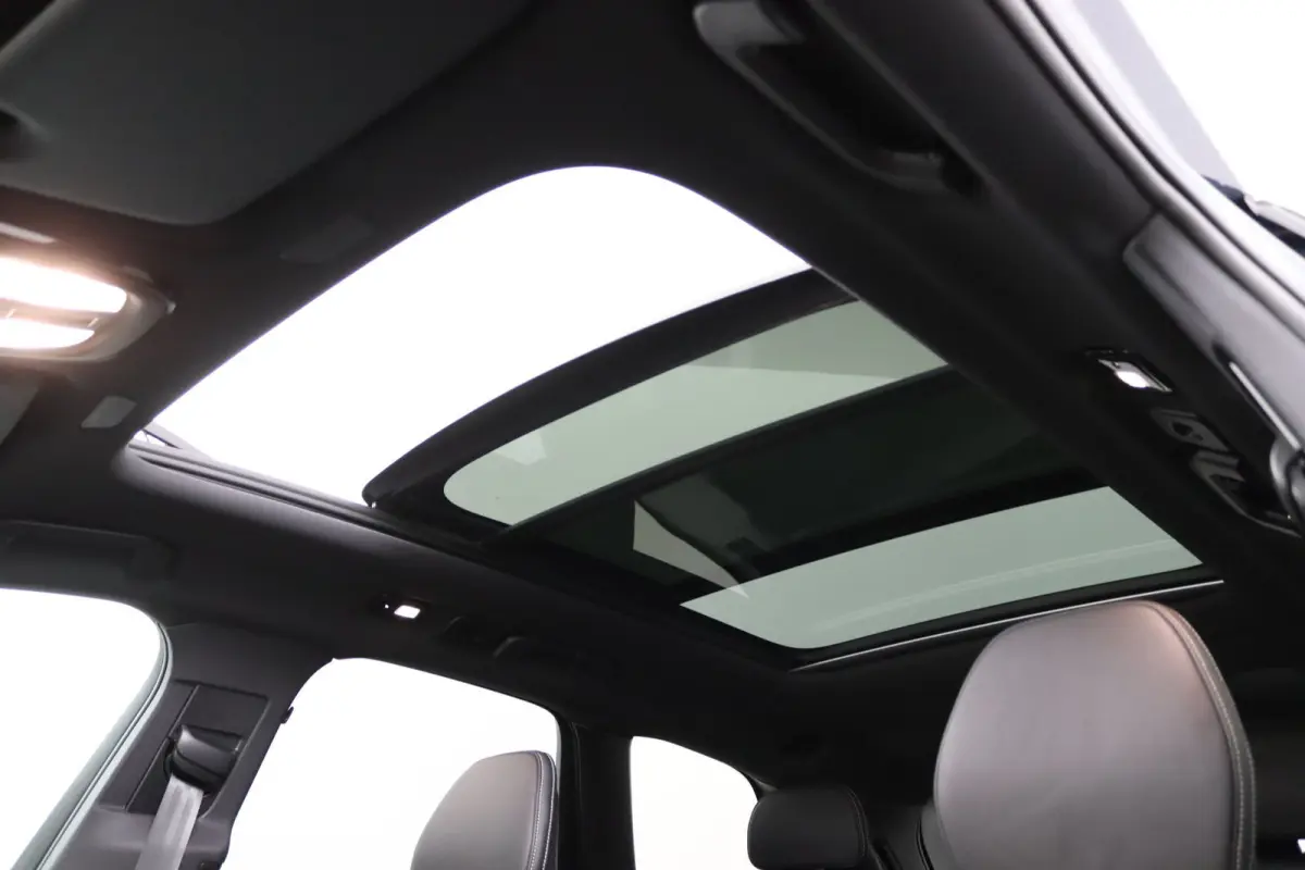 T6 AWD Ultra Black Edition | SoH 100% | Luchtvering | Trekhaak | Snel Beschikbaar | Harman/Kardon |