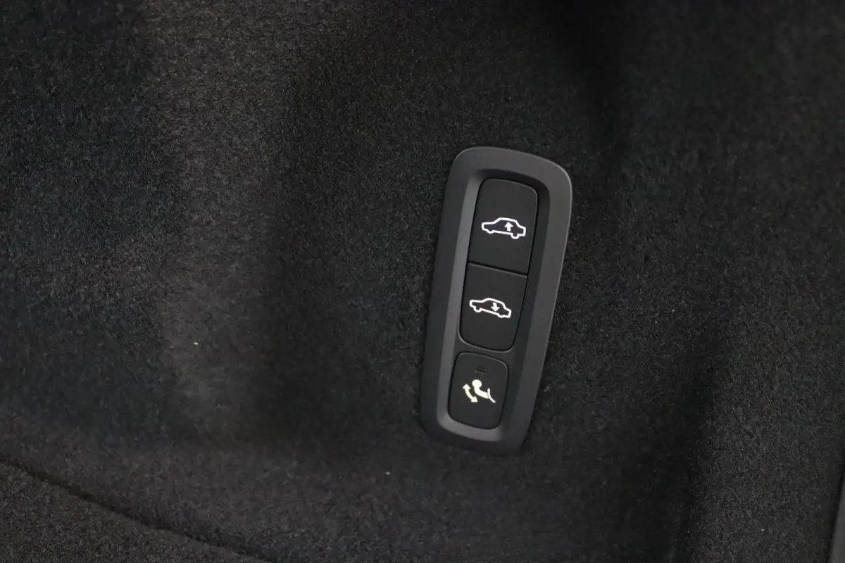 T6 AWD Ultra Black Edition | SoH 100% | Luchtvering | Trekhaak | Snel Beschikbaar | Harman/Kardon |