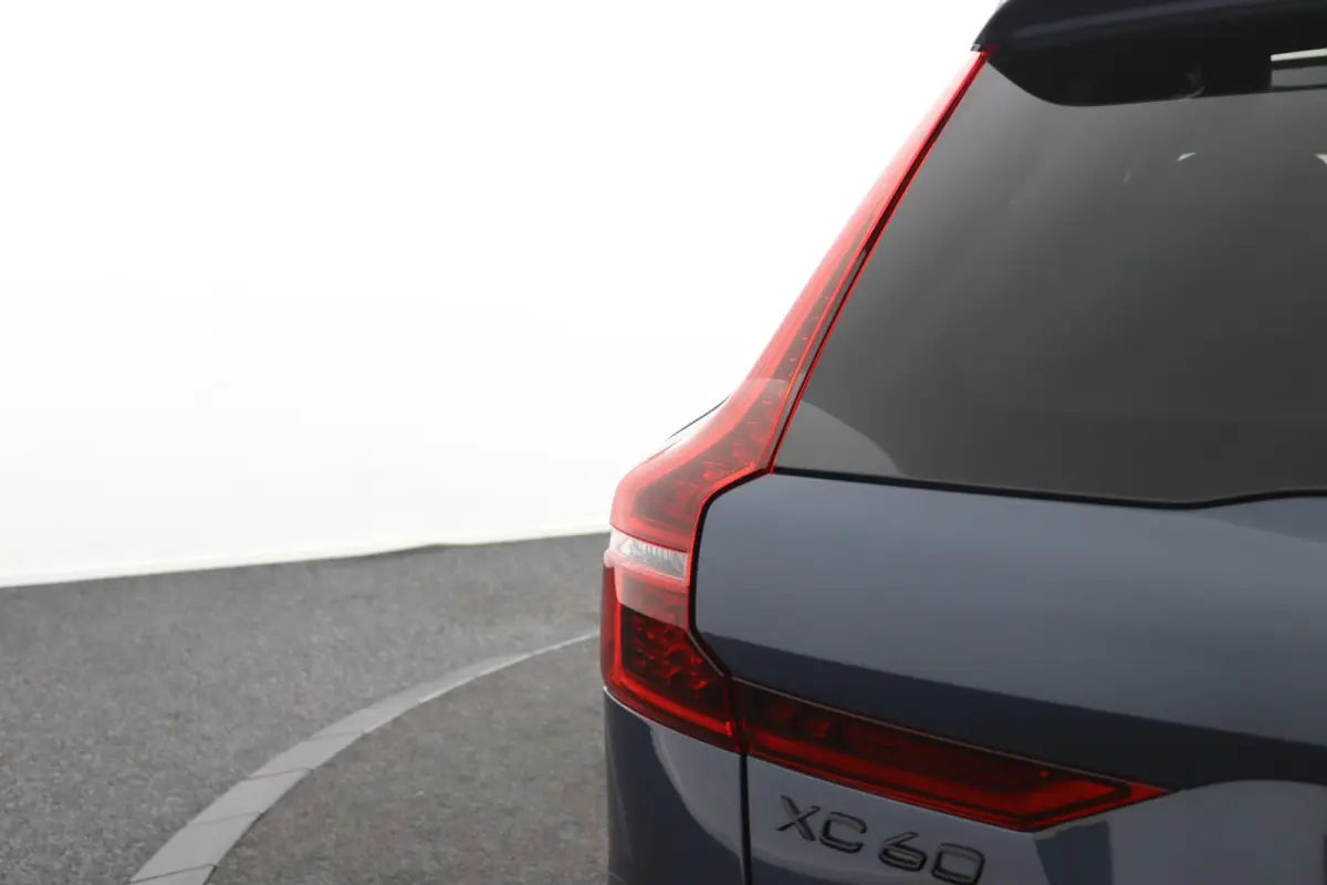 T6 AWD Ultra Black Edition | SoH 100% | Luchtvering | Trekhaak | Snel Beschikbaar | Harman/Kardon |