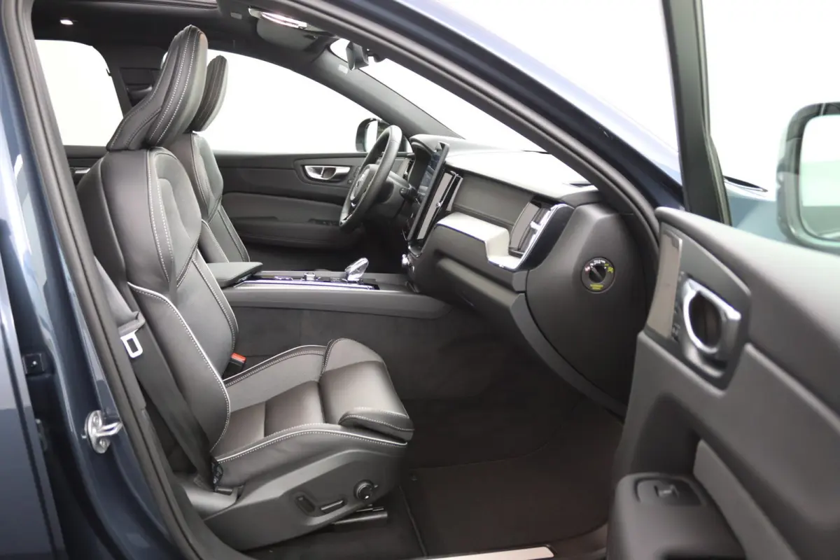 T6 AWD Ultra Black Edition | SoH 100% | Luchtvering | Trekhaak | Snel Beschikbaar | Harman/Kardon |