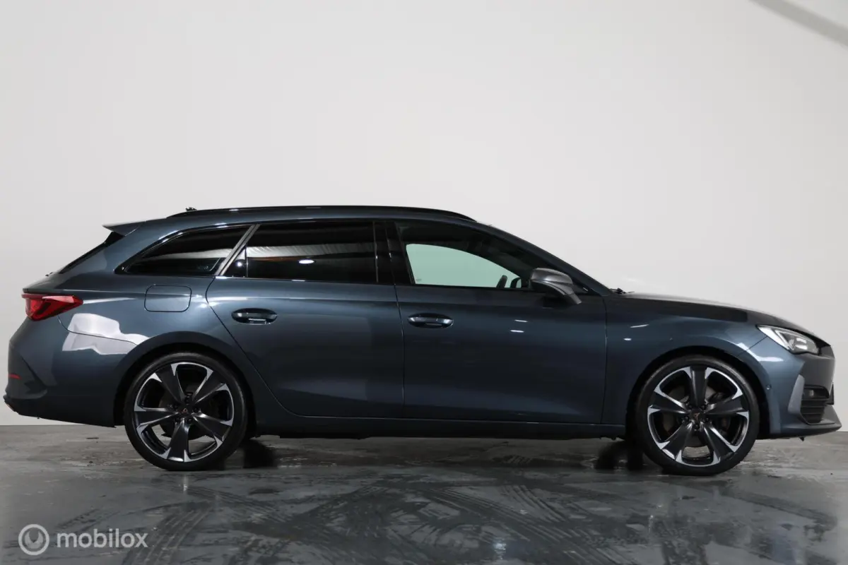 VZ 1.4 e-Hybrid Business - Trekhaak elektrisch - Carplay - Stuur/Stoelverwarming