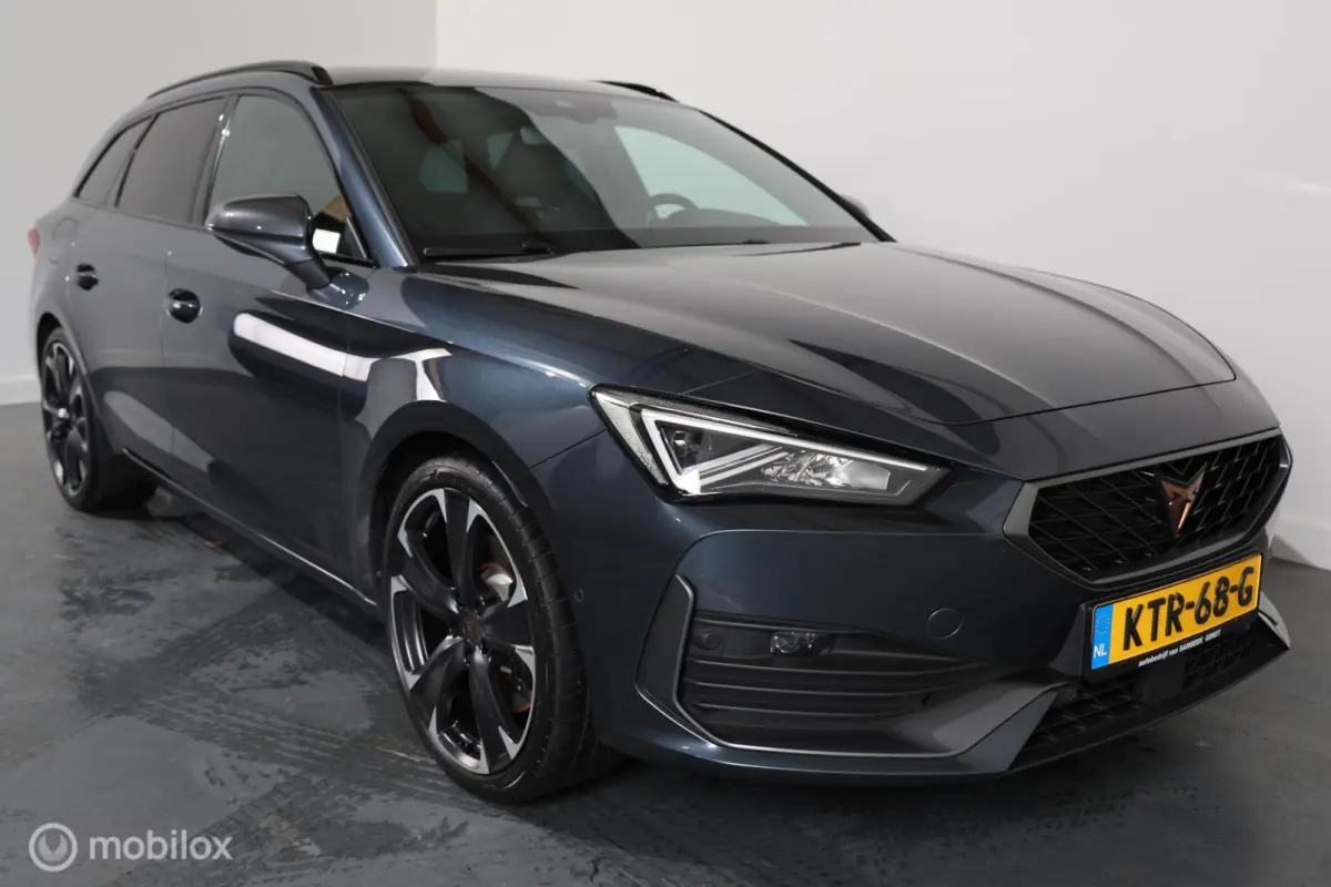 VZ 1.4 e-Hybrid Business - Trekhaak elektrisch - Carplay - Stuur/Stoelverwarming