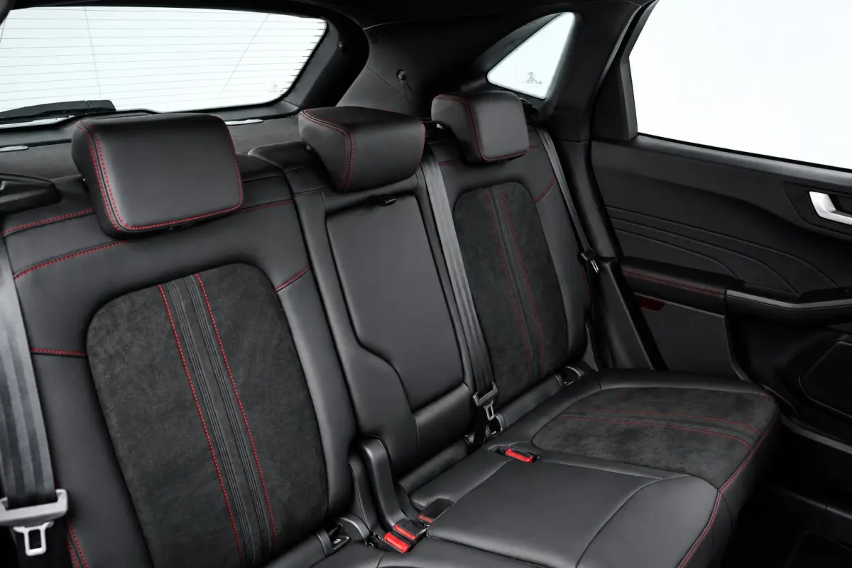 Plug-In Hybrid ST-Line X 243pk | Elekt. Wegklapbare Trekhaak | Adaptive Cruise | Dodehoek Detectie | Head-Up | Matrix-Led | Winterpack