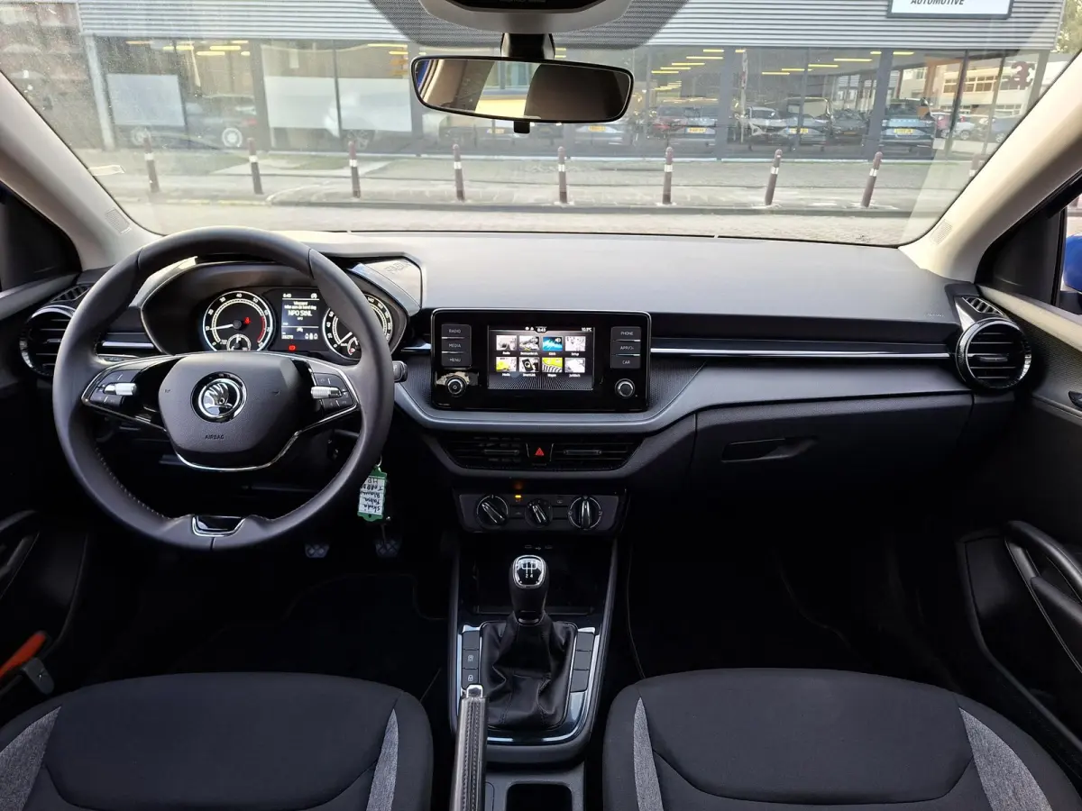 1.0 TSI Active Snelheidsbegr./Full LED/15inch LM/All Seasons/Origineel NL-auto 26.245km met NAP!