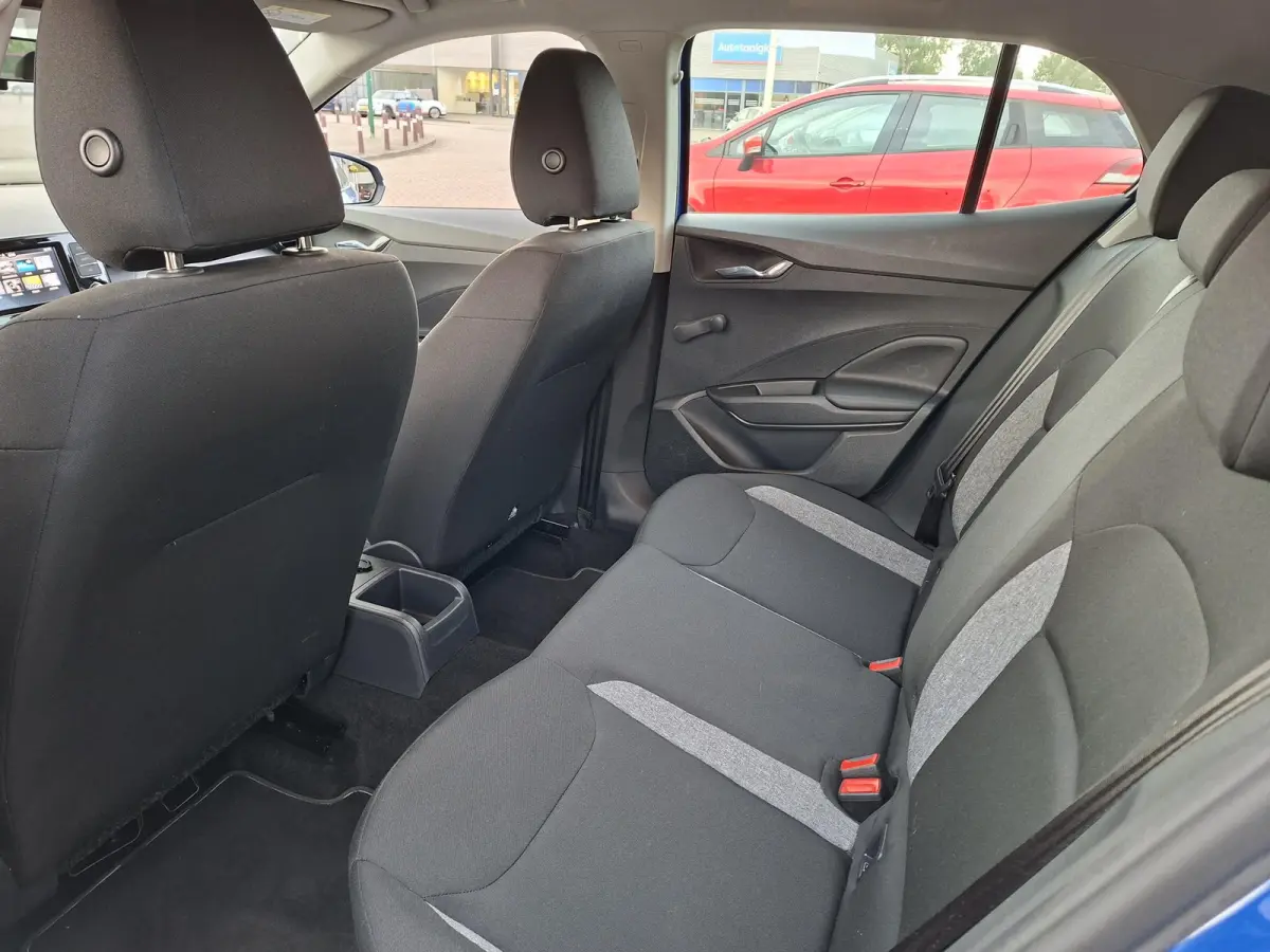 1.0 TSI Active Snelheidsbegr./Full LED/15inch LM/All Seasons/Origineel NL-auto 26.245km met NAP!