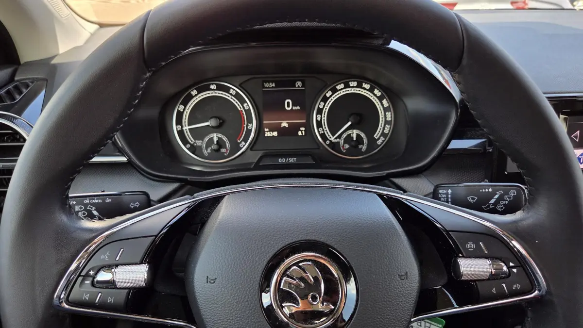 1.0 TSI Active Snelheidsbegr./Full LED/15inch LM/All Seasons/Origineel NL-auto 26.245km met NAP!