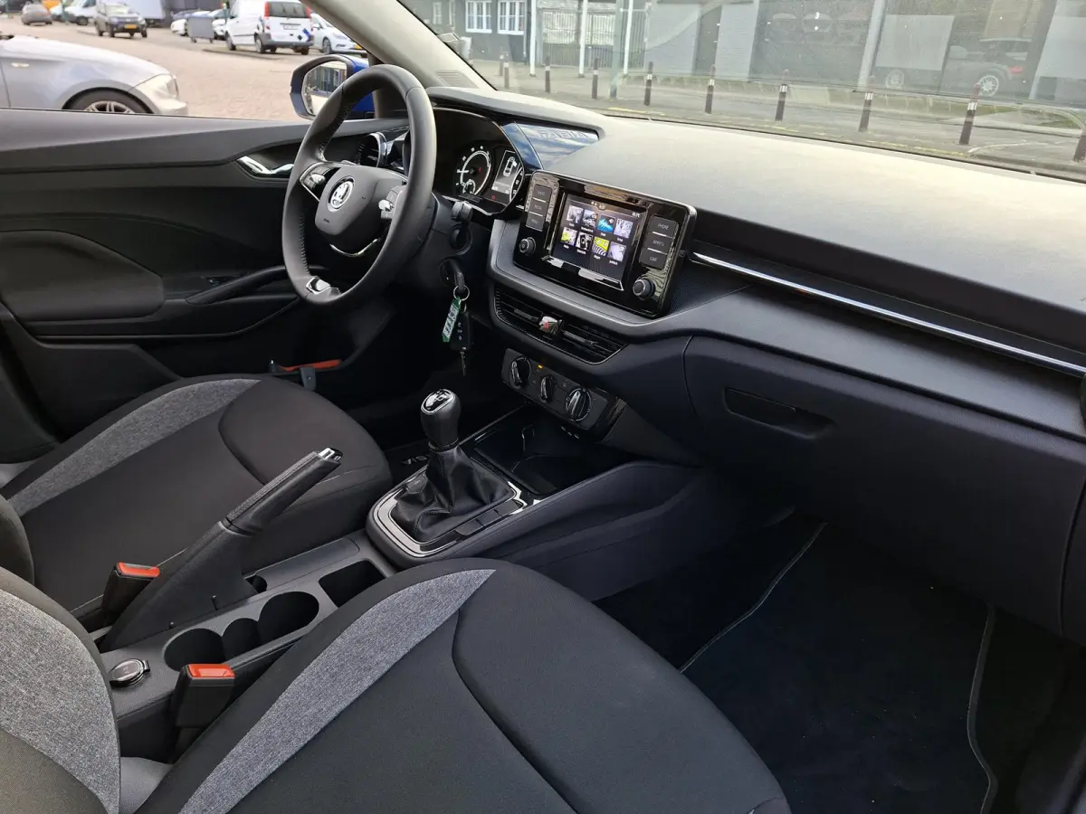 1.0 TSI Active Snelheidsbegr./Full LED/15inch LM/All Seasons/Origineel NL-auto 26.245km met NAP!