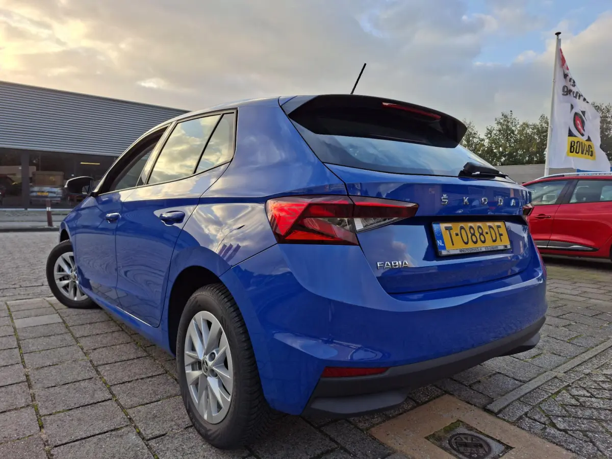 1.0 TSI Active Snelheidsbegr./Full LED/15inch LM/All Seasons/Origineel NL-auto 26.245km met NAP!