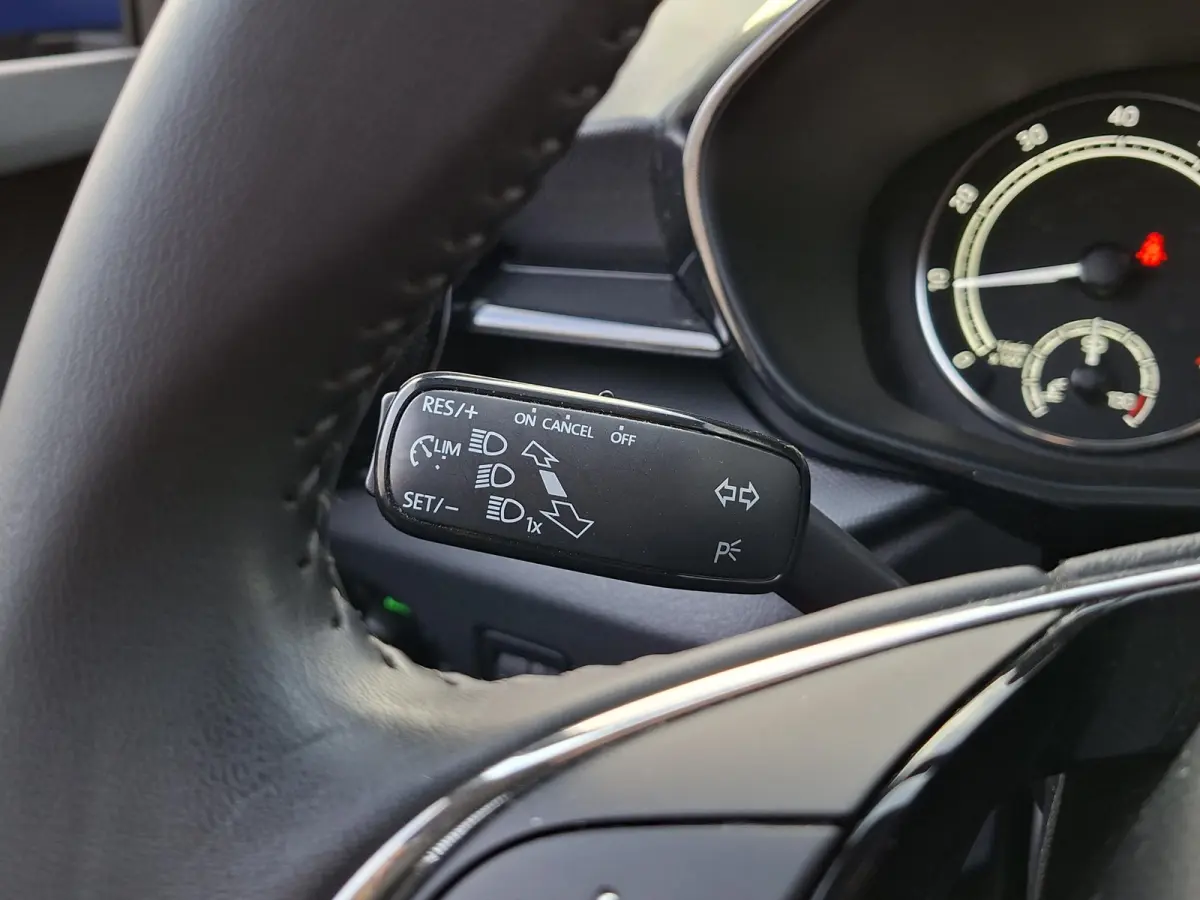 1.0 TSI Active Snelheidsbegr./Full LED/15inch LM/All Seasons/Origineel NL-auto 26.245km met NAP!