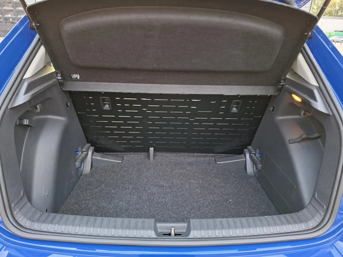 1.0 TSI Active Snelheidsbegr./Full LED/15inch LM/All Seasons/Origineel NL-auto 26.245km met NAP!