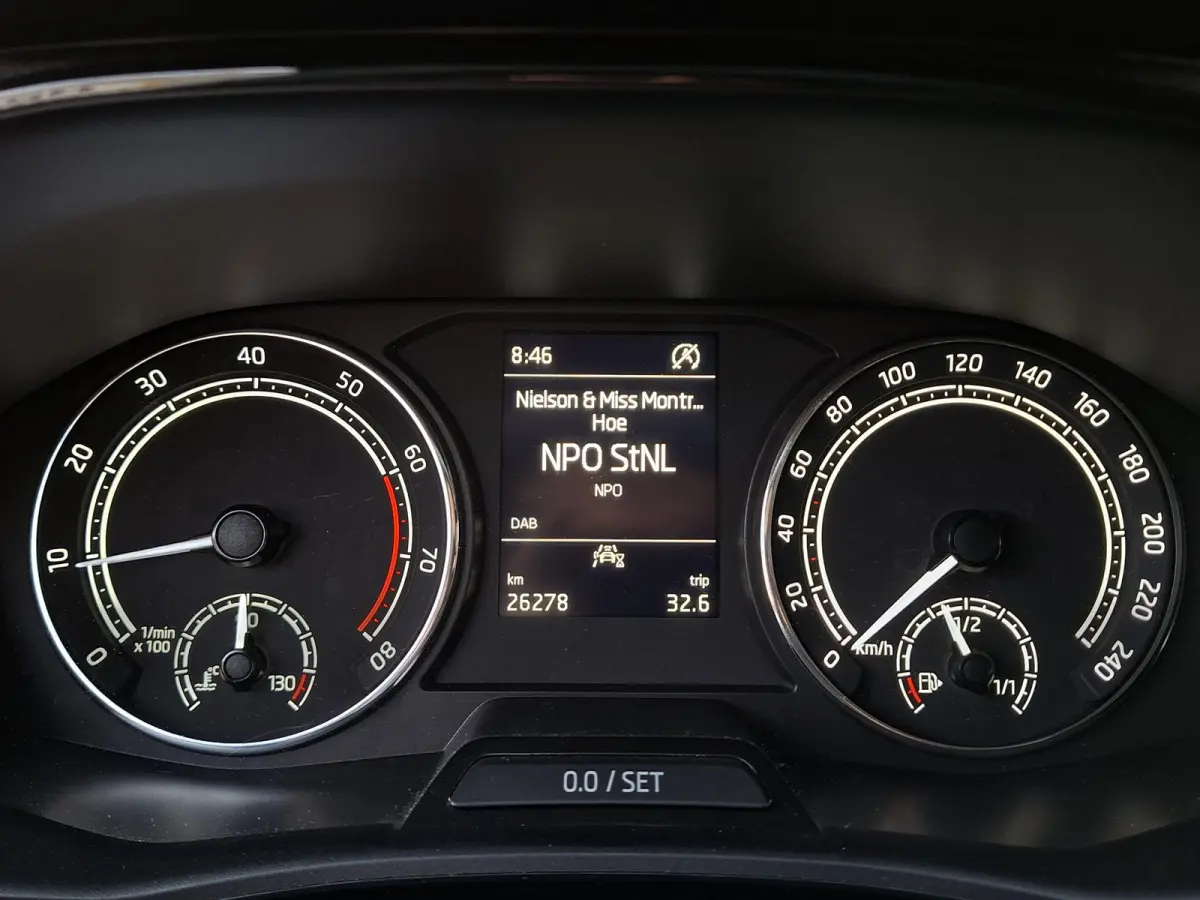 1.0 TSI Active Snelheidsbegr./Full LED/15inch LM/All Seasons/Origineel NL-auto 26.245km met NAP!