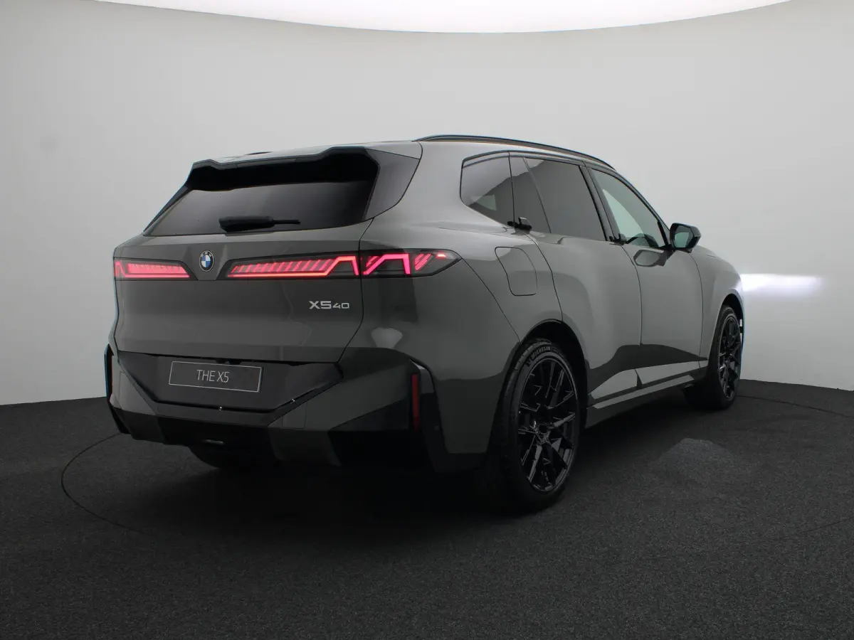 40 xDrive | M Sportpakket Pro | Trekhaak | Automatische deuren | Bowers & Wilkins | Passenger screen