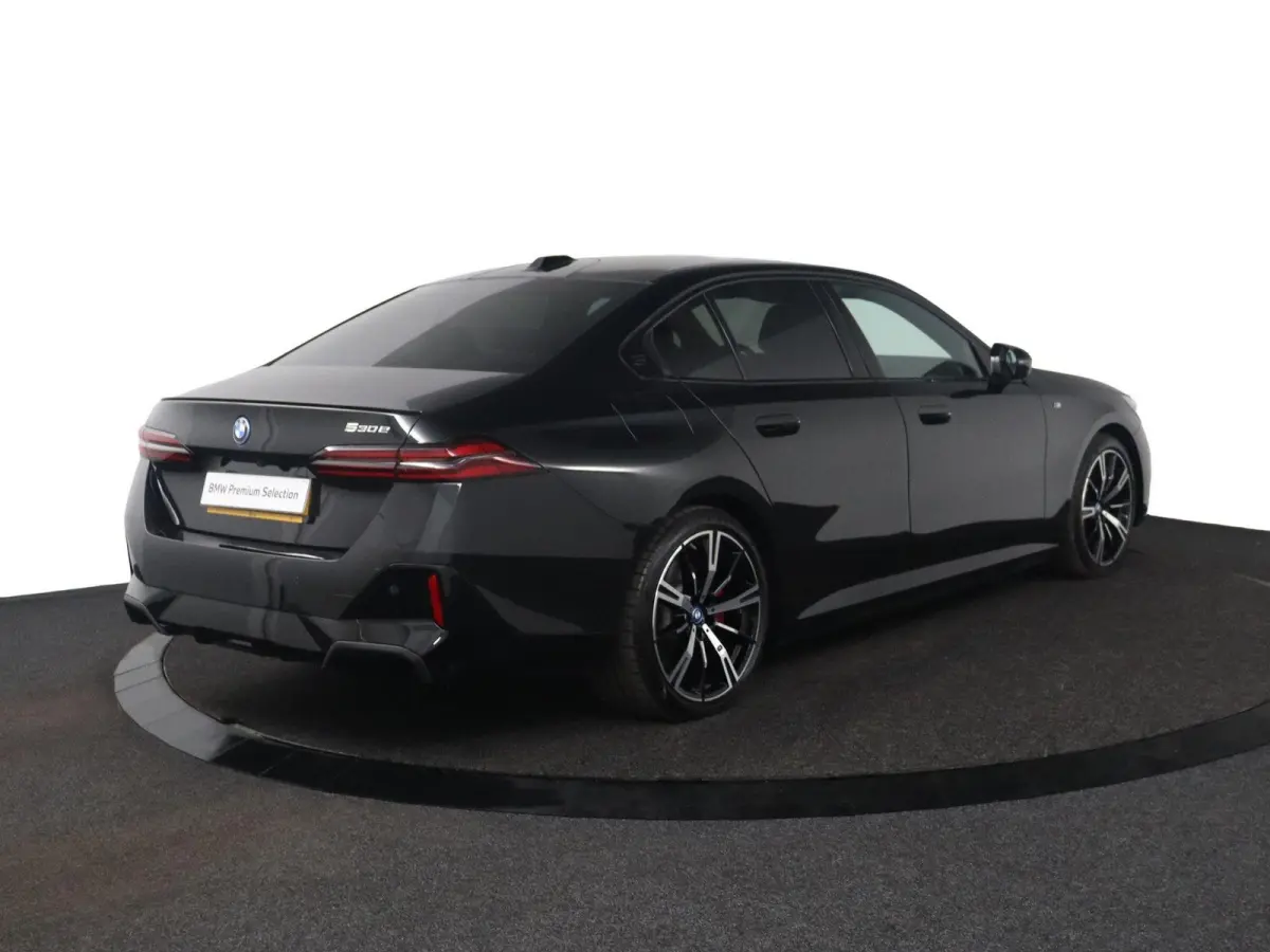 530e M Sport Edition | SOH 100% | M Sportpakket Pro | Panoramadak | Driving Assistant Plus | Parking Assistant Plus | Harman Kardon