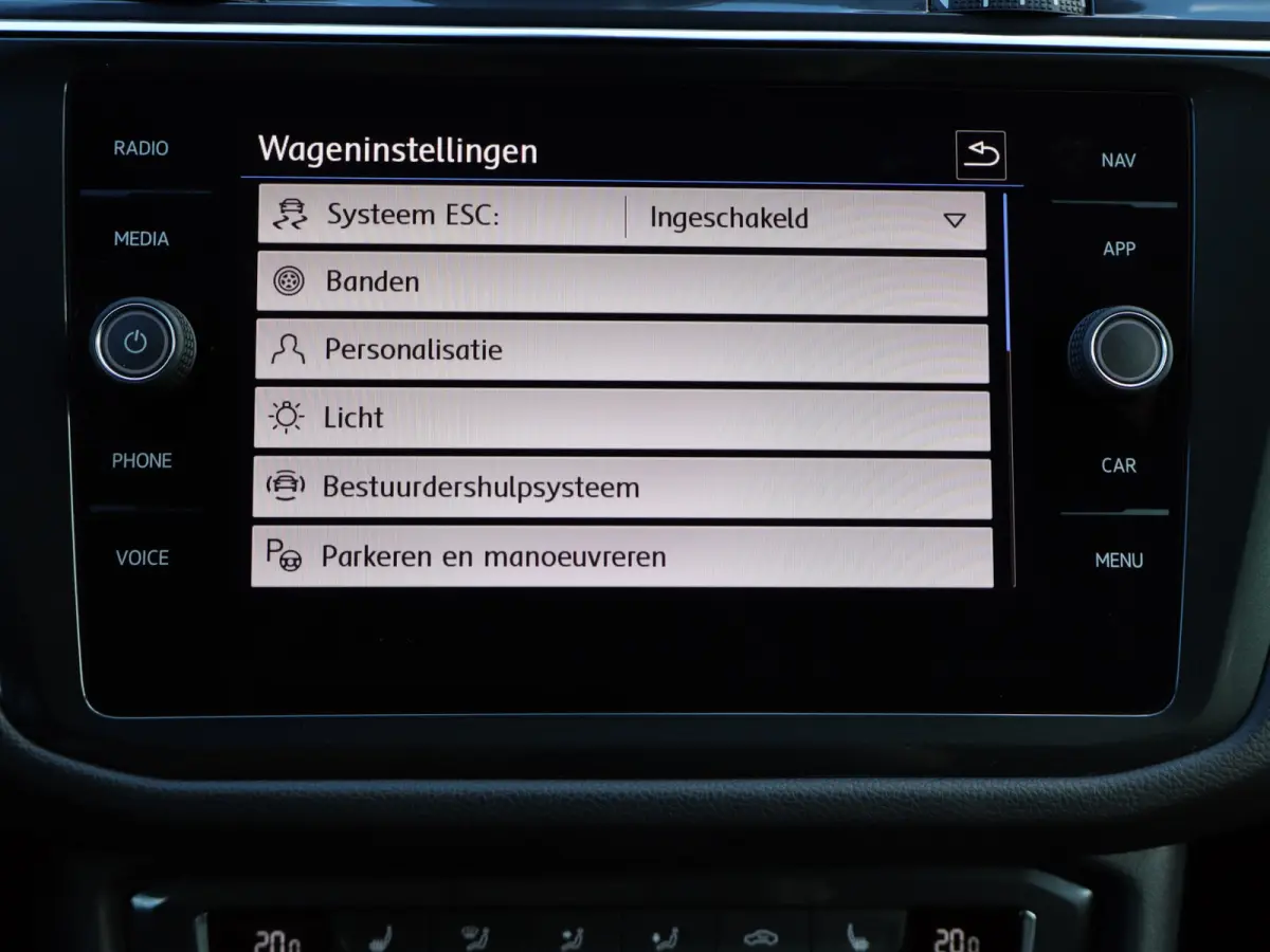 1.5 TSI Highline Business R NIEUWSTAAT I 1ste eig. I 5P I R-line I Keyless I Trekhaak 1800KG I 20" I Virtual I Camera I Leer I Sportonderstel I