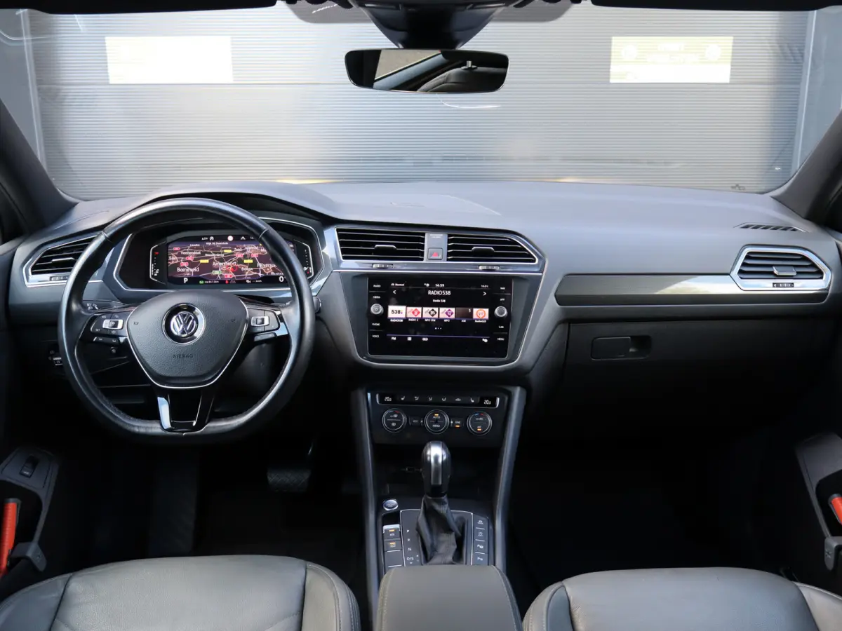 1.5 TSI Highline Business R NIEUWSTAAT I 1ste eig. I 5P I R-line I Keyless I Trekhaak 1800KG I 20" I Virtual I Camera I Leer I Sportonderstel I