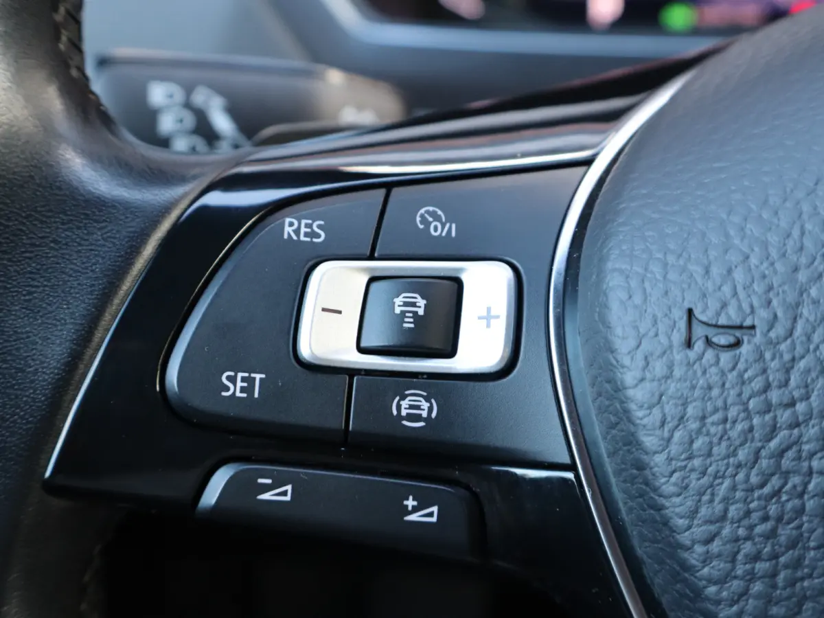 1.5 TSI Highline Business R NIEUWSTAAT I 1ste eig. I 5P I R-line I Keyless I Trekhaak 1800KG I 20" I Virtual I Camera I Leer I Sportonderstel I