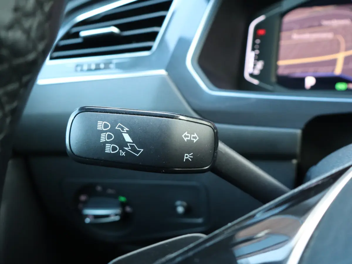 1.5 TSI Highline Business R NIEUWSTAAT I 1ste eig. I 5P I R-line I Keyless I Trekhaak 1800KG I 20" I Virtual I Camera I Leer I Sportonderstel I