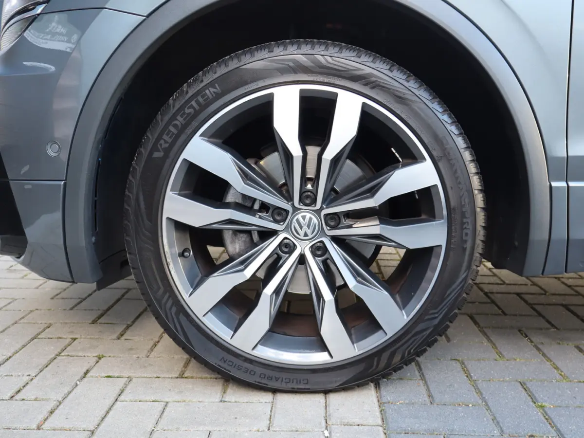 1.5 TSI Highline Business R NIEUWSTAAT I 1ste eig. I 5P I R-line I Keyless I Trekhaak 1800KG I 20" I Virtual I Camera I Leer I Sportonderstel I