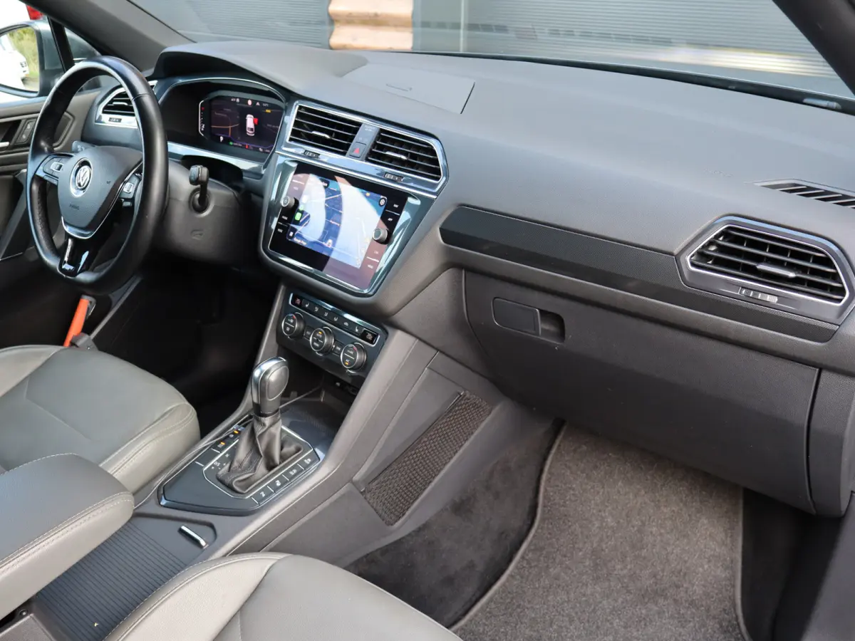 1.5 TSI Highline Business R NIEUWSTAAT I 1ste eig. I 5P I R-line I Keyless I Trekhaak 1800KG I 20" I Virtual I Camera I Leer I Sportonderstel I