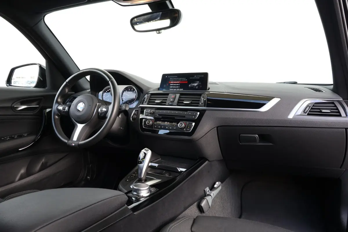 118i Edition Sport Line Shadow Executive | PDC | Climate Control | Navigatie | Hifi | 17'' LM |