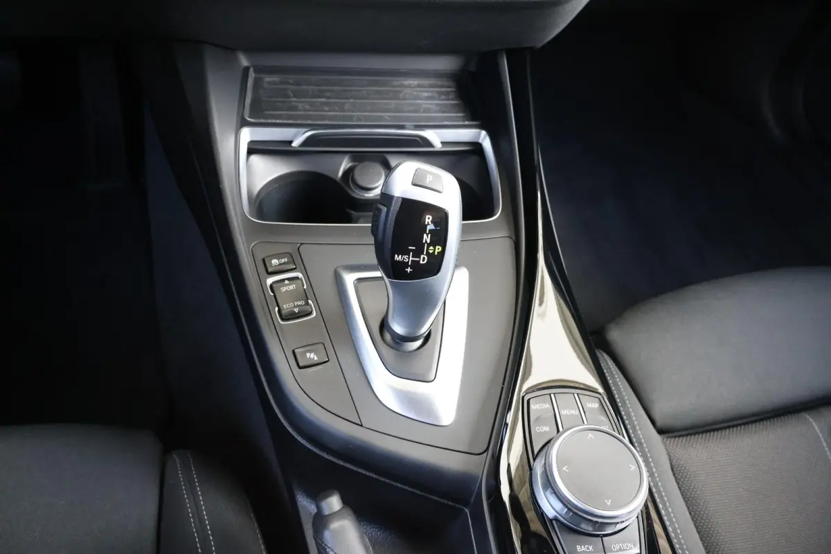 118i Edition Sport Line Shadow Executive | PDC | Climate Control | Navigatie | Hifi | 17'' LM |