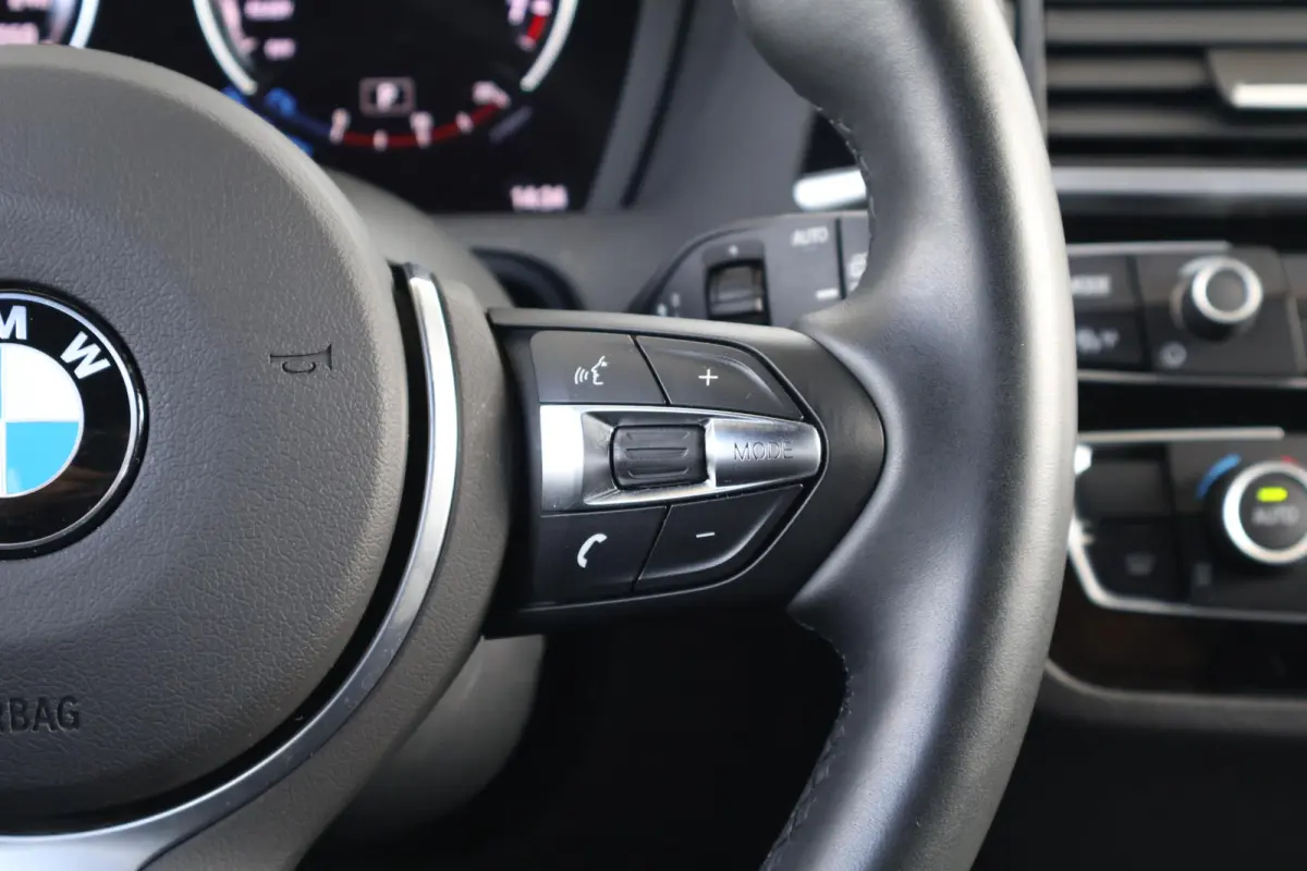 118i Edition Sport Line Shadow Executive | PDC | Climate Control | Navigatie | Hifi | 17'' LM |