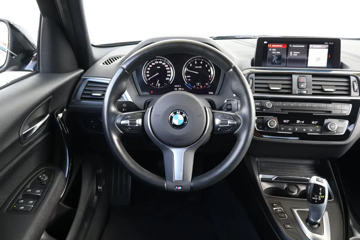 118i Edition Sport Line Shadow Executive | PDC | Climate Control | Navigatie | Hifi | 17'' LM |