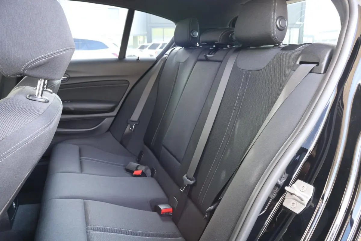 118i Edition Sport Line Shadow Executive | PDC | Climate Control | Navigatie | Hifi | 17'' LM |
