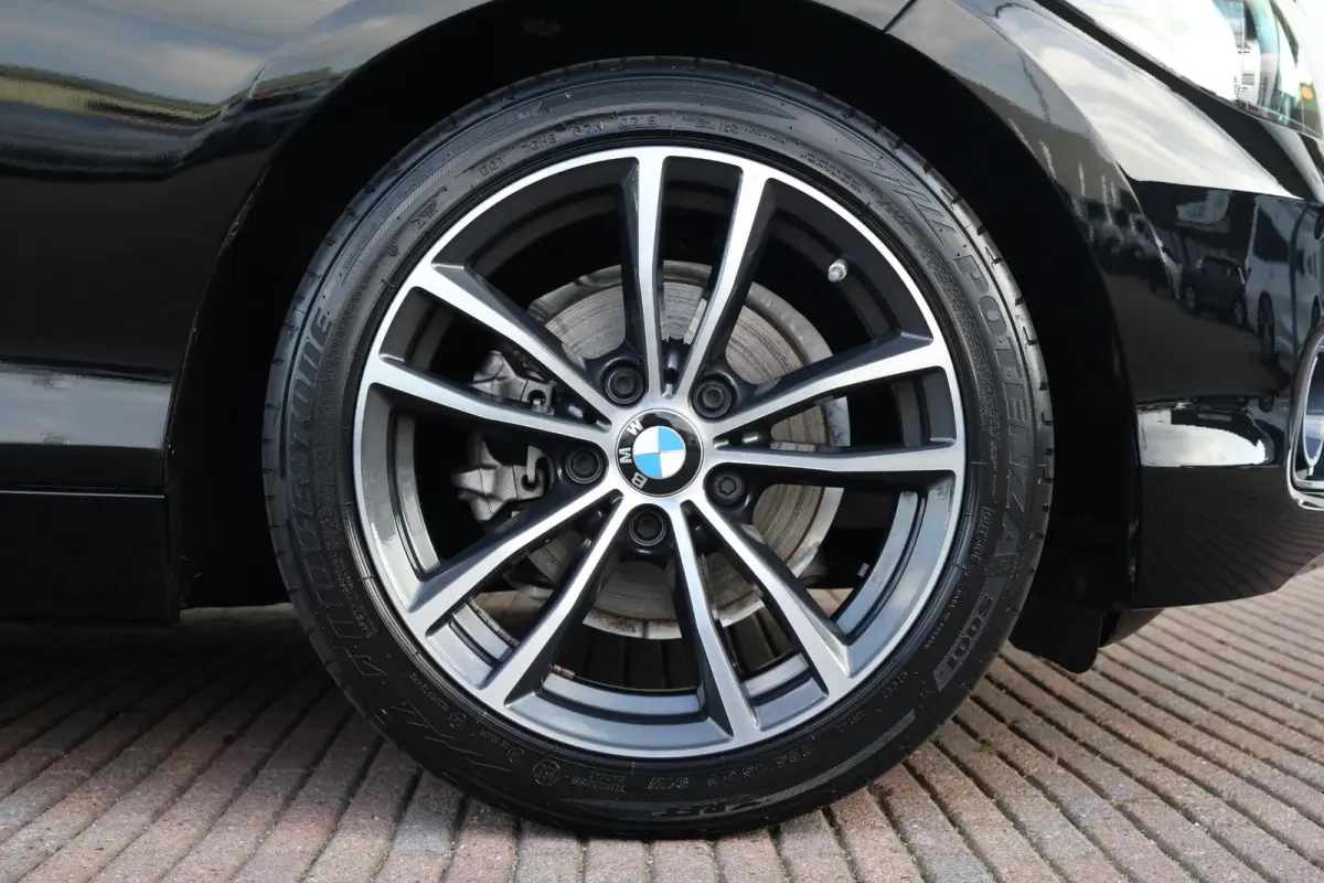 118i Edition Sport Line Shadow Executive | PDC | Climate Control | Navigatie | Hifi | 17'' LM |