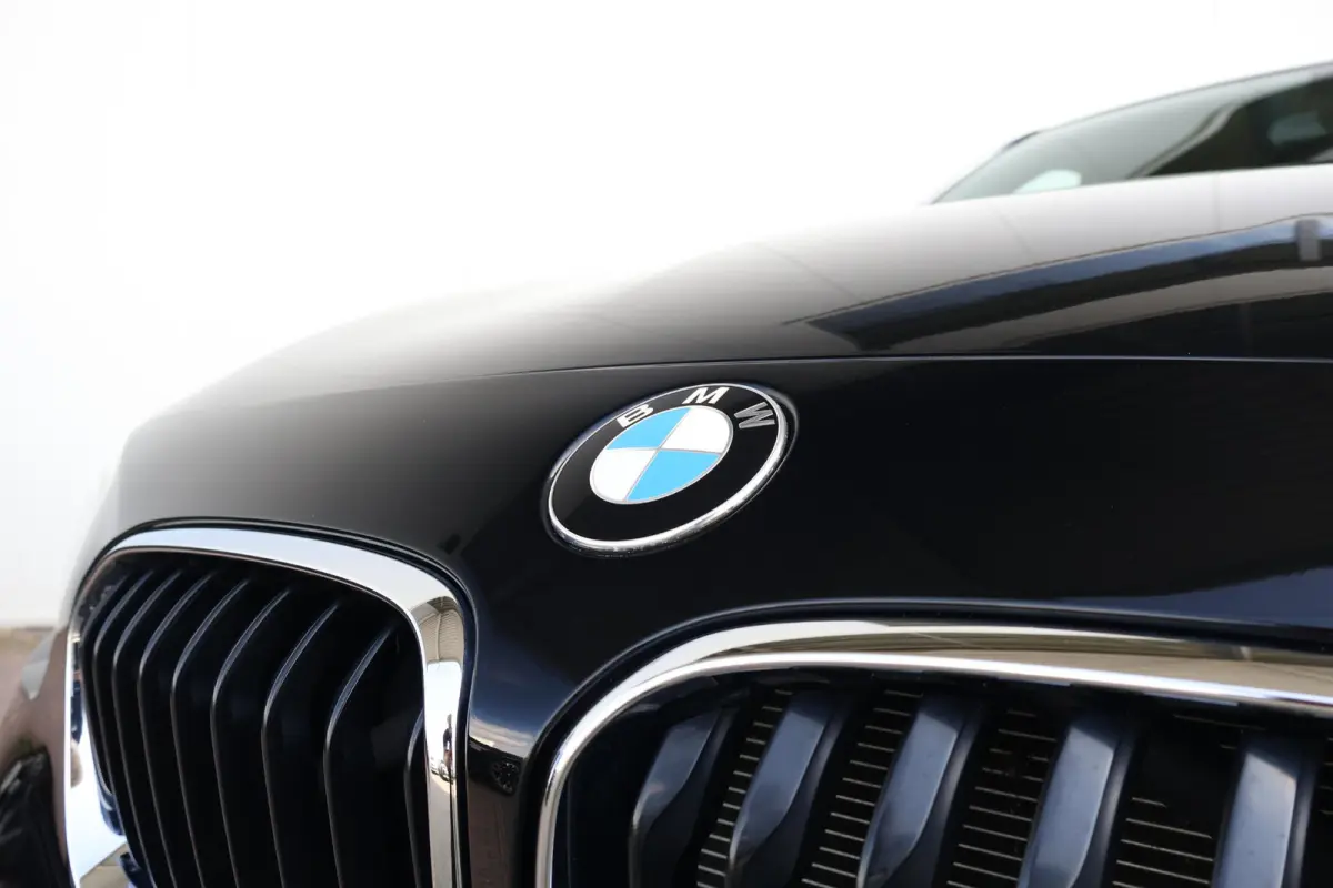118i Edition Sport Line Shadow Executive | PDC | Climate Control | Navigatie | Hifi | 17'' LM |