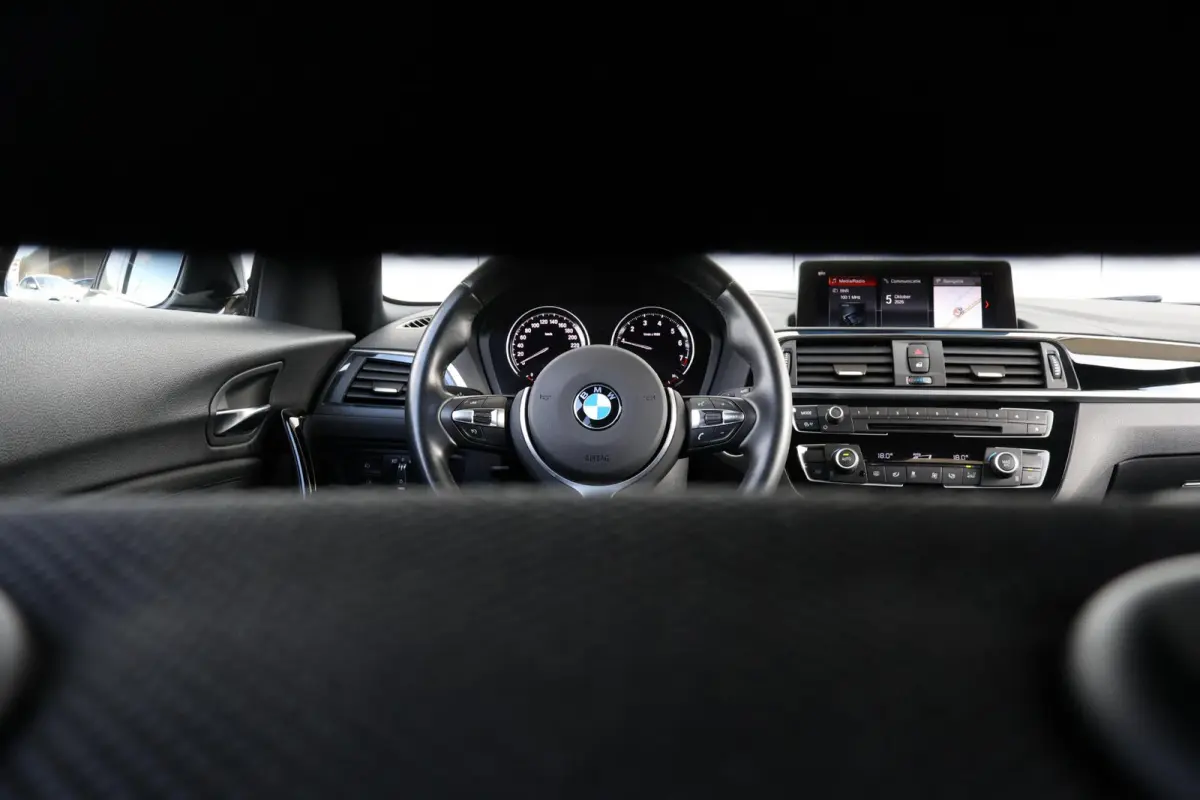 118i Edition Sport Line Shadow Executive | PDC | Climate Control | Navigatie | Hifi | 17'' LM |