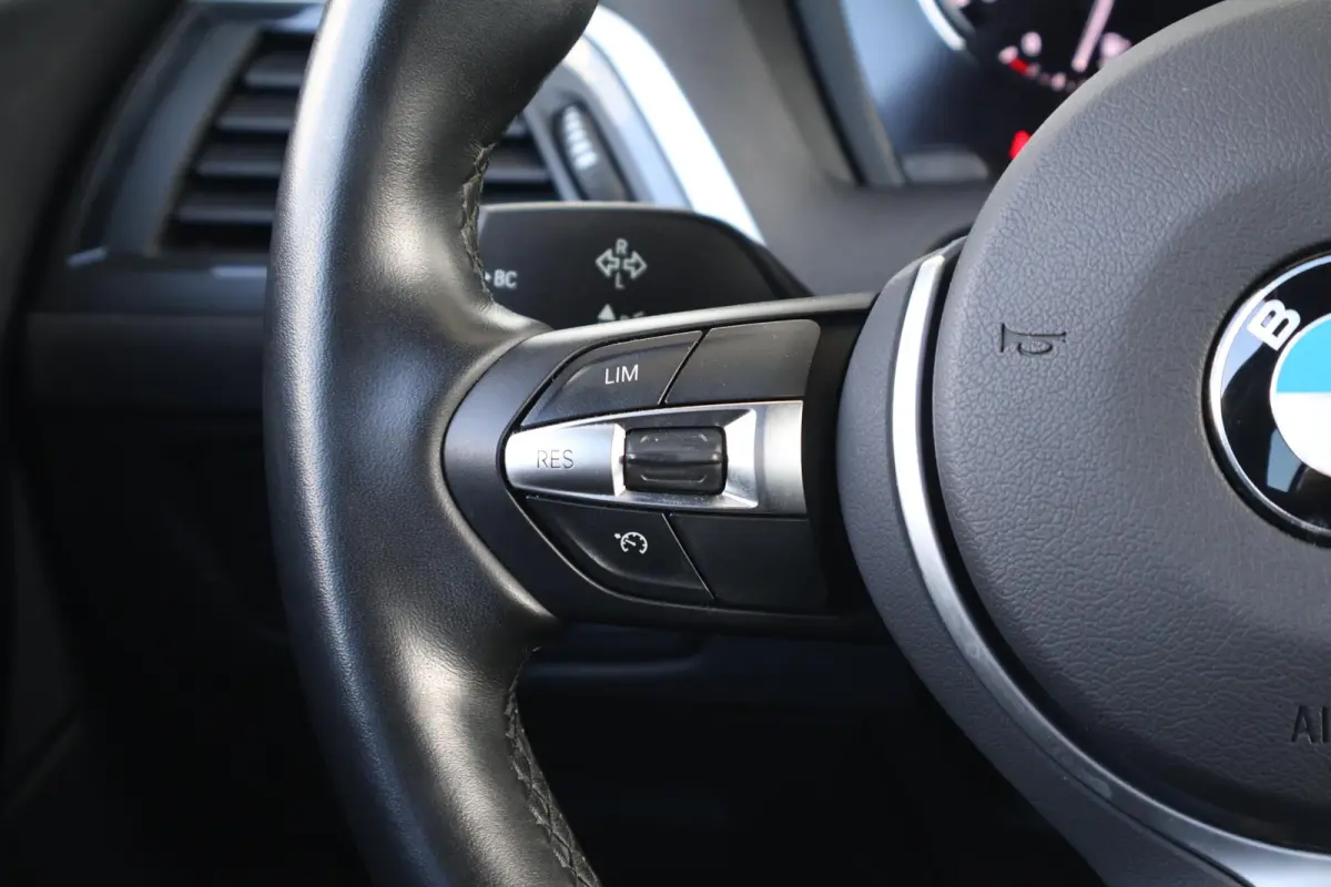 118i Edition Sport Line Shadow Executive | PDC | Climate Control | Navigatie | Hifi | 17'' LM |