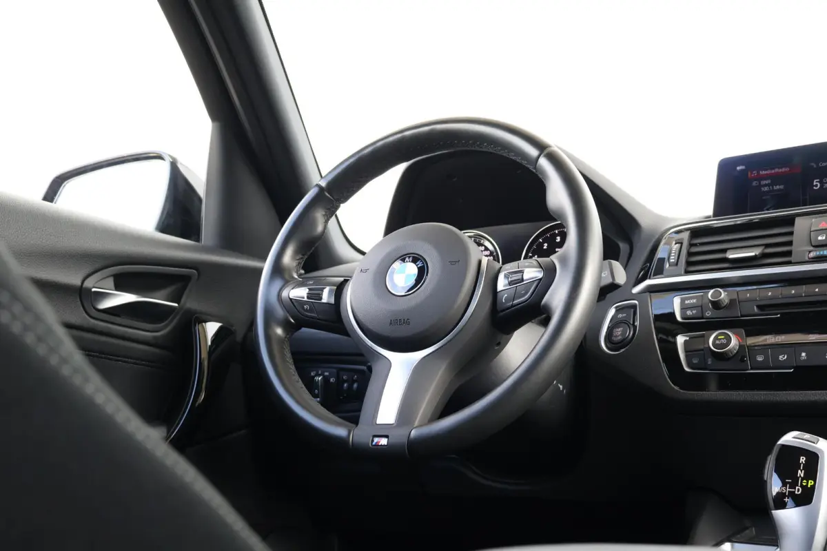 118i Edition Sport Line Shadow Executive | PDC | Climate Control | Navigatie | Hifi | 17'' LM |