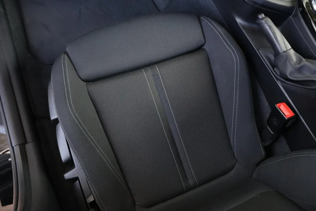 118i Edition Sport Line Shadow Executive | PDC | Climate Control | Navigatie | Hifi | 17'' LM |