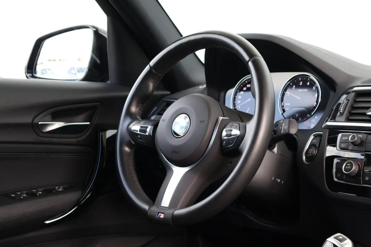 118i Edition Sport Line Shadow Executive | PDC | Climate Control | Navigatie | Hifi | 17'' LM |